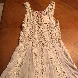 White tank top. Size L